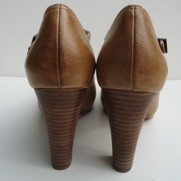 SIZE 7.5. FRYE MIRANDA T-strap all leather pump shoes. - Picture 6 of 8